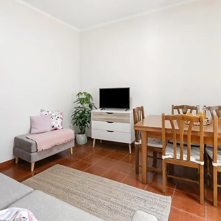 דירה Corner House