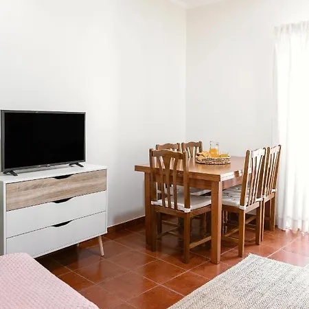 Corner House נאזרה