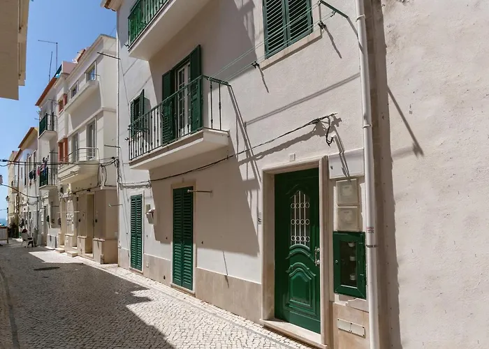 Апартаменты Corner House